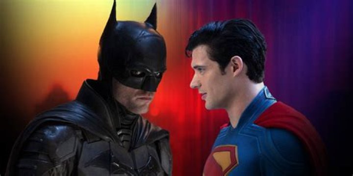 
EW Writer Gives Mini Batman vs Superman Review On Twitter