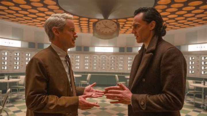 Why doesn't Mobius recognize Loki in episode 6?